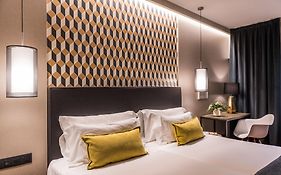Up Rooms Vic Hotel