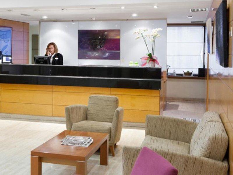 Up Rooms Vic Hotel Exterior foto