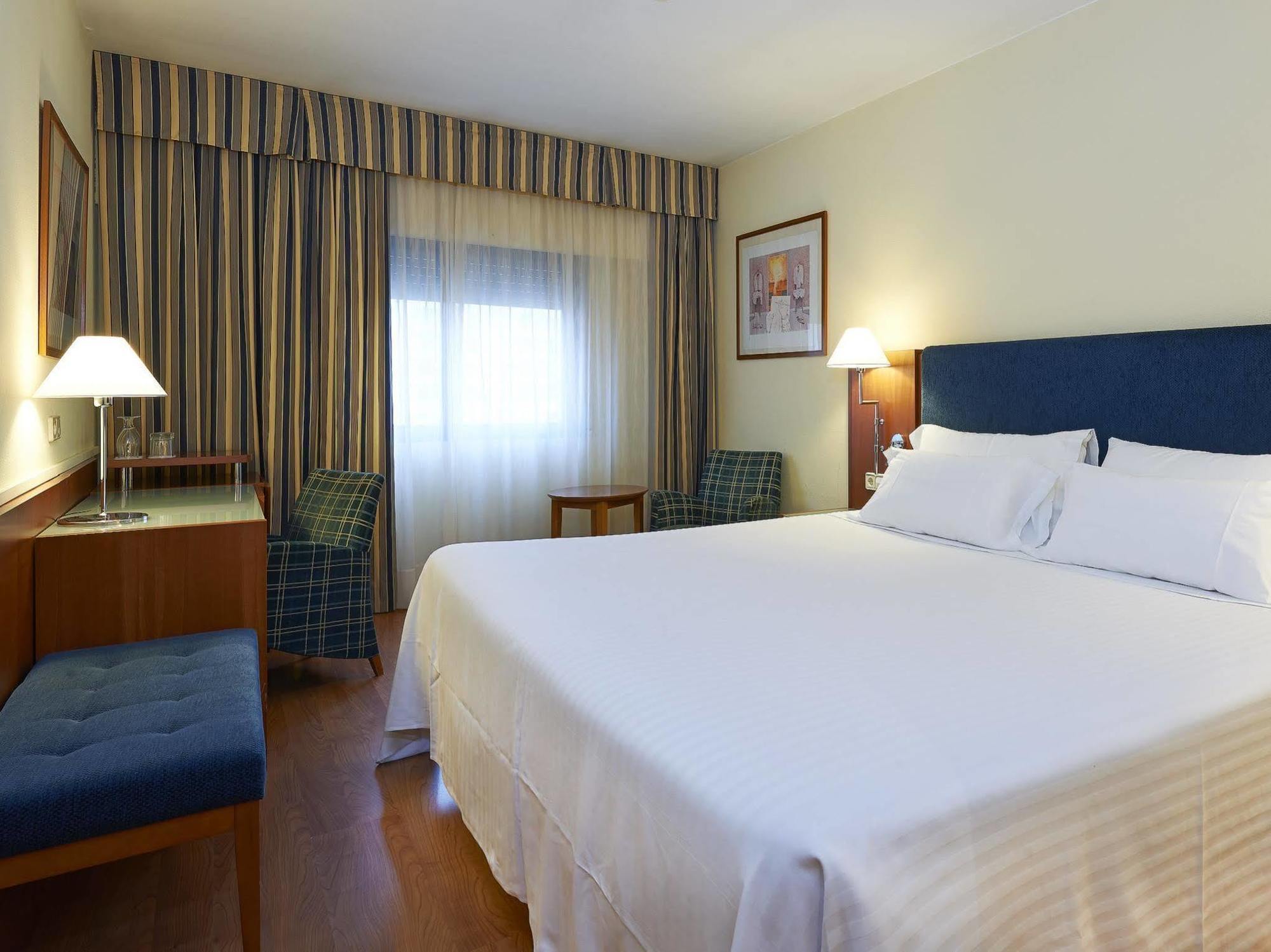 Up Rooms Vic Hotel Exterior foto